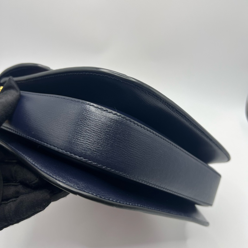 Gucci冰莓粉搭配灯芯绒-3