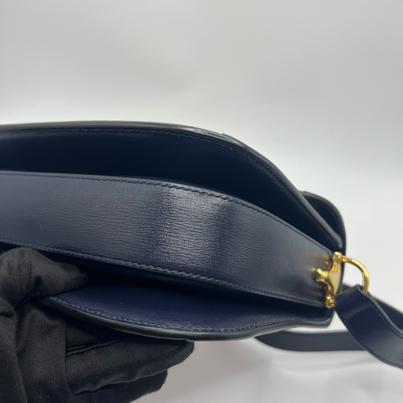 Gucci冰莓粉搭配灯芯绒-4