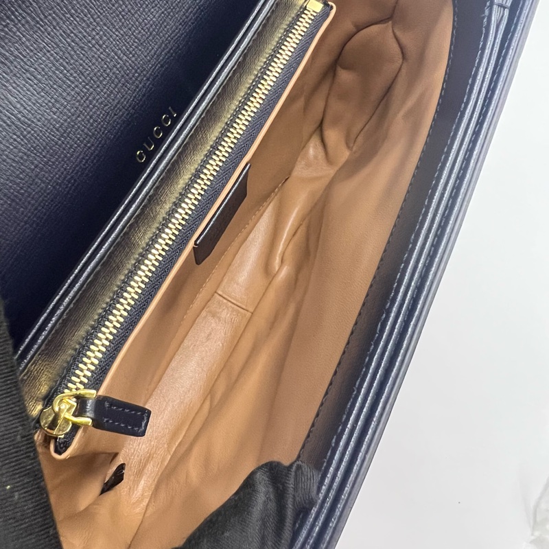 Gucci冰莓粉搭配灯芯绒-8