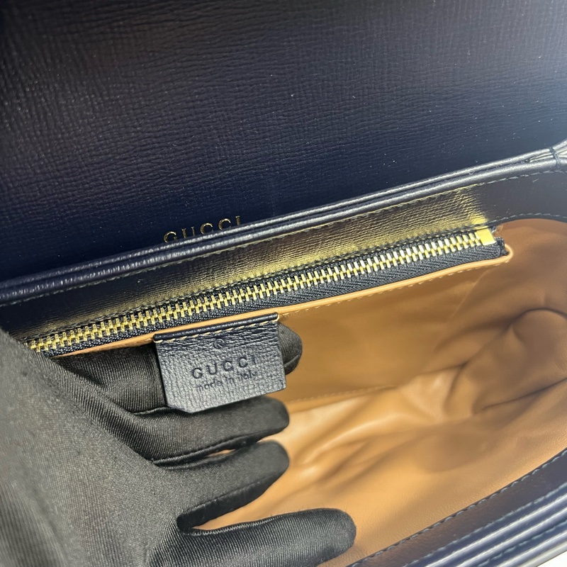 Gucci冰莓粉搭配灯芯绒-9