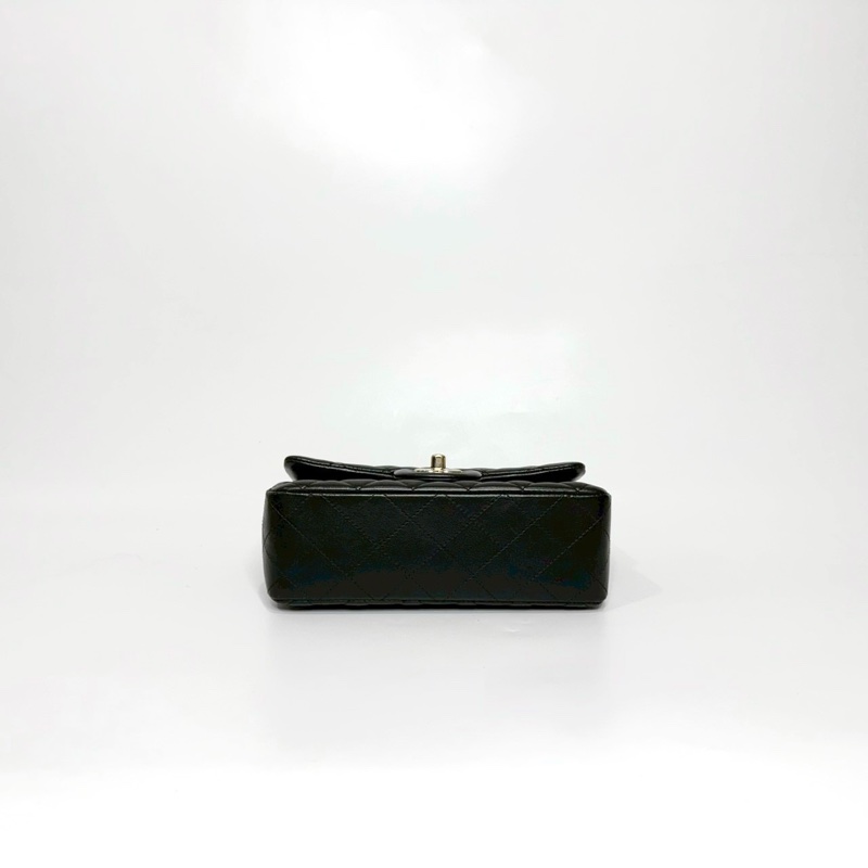 Chanel黑色淡金釦羊皮CF20 大mini A69900-4