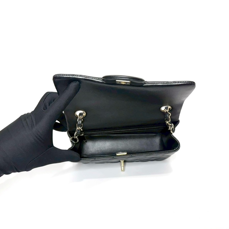 Chanel黑色淡金釦羊皮CF20 大mini A69900-5