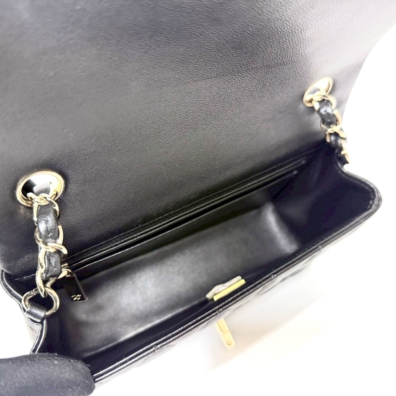Chanel黑色淡金釦羊皮CF20 大mini A69900-6