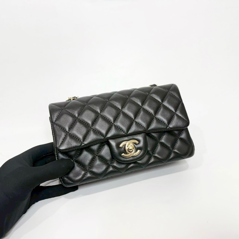 Chanel黑色淡金釦羊皮CF20 大mini A69900-7