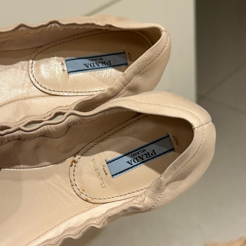 全新✨美國專櫃購入Prada裸粉金色撞色蝴蝶結🎀娃娃鞋 一眼心動 超級顯高級娃娃鞋 37-3