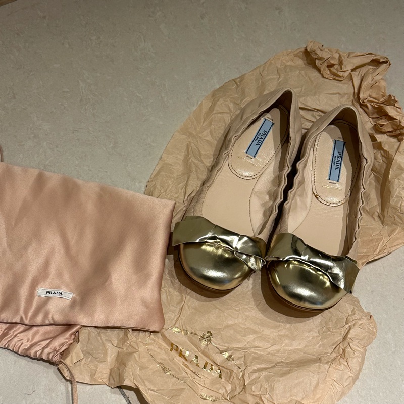 全新✨美國專櫃購入Prada裸粉金色撞色蝴蝶結🎀娃娃鞋 一眼心動 超級顯高級娃娃鞋 37-4