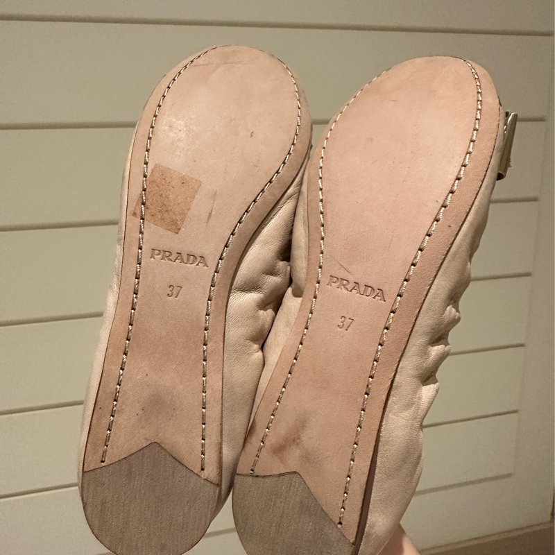 全新✨美國專櫃購入Prada裸粉金色撞色蝴蝶結🎀娃娃鞋 一眼心動 超級顯高級娃娃鞋 37-12