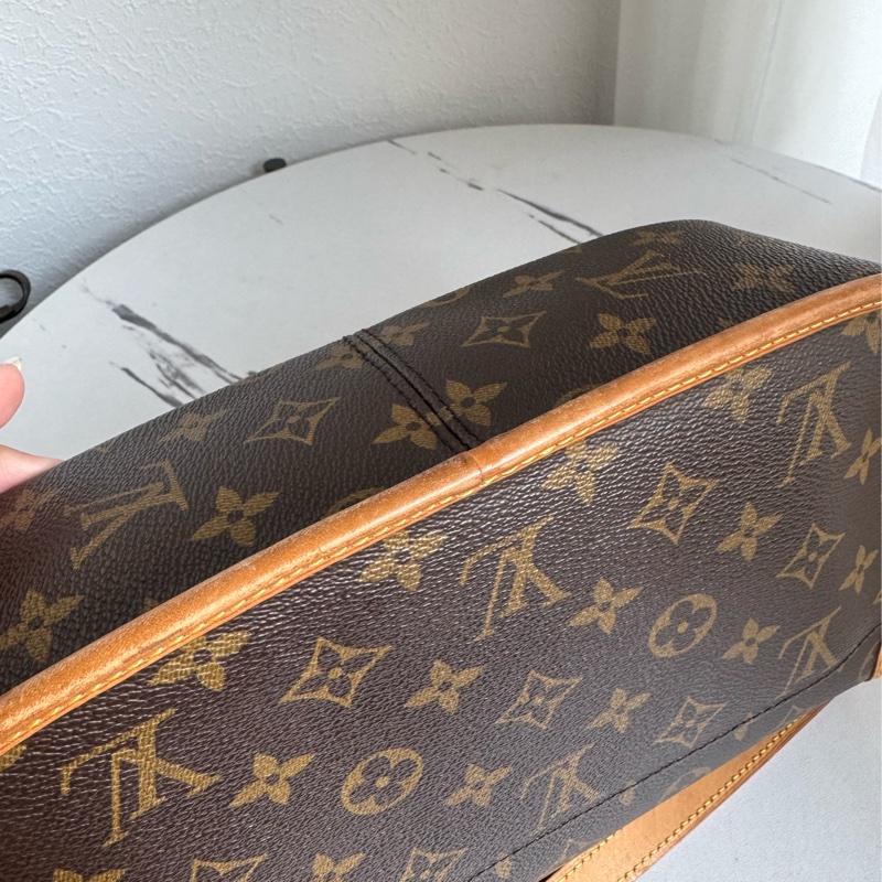 LV花紋法棍包-9