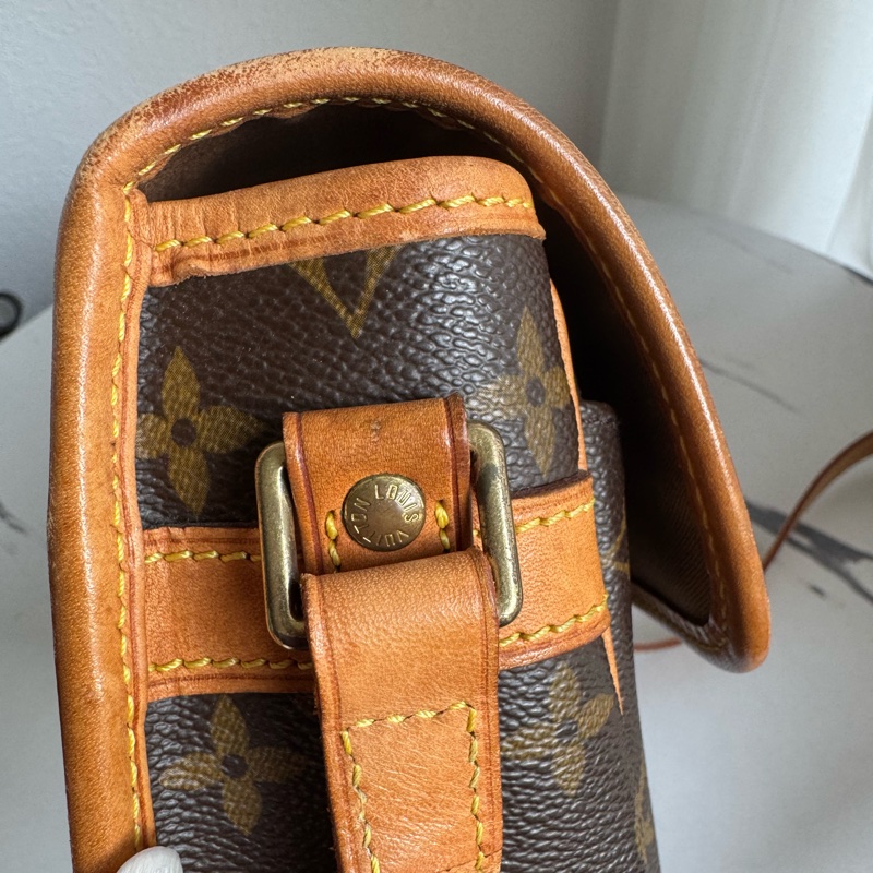 LV花紋法棍包-12