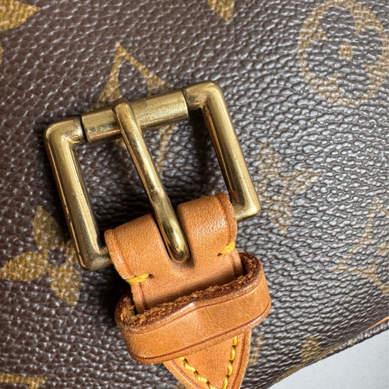 LV花紋法棍包-19