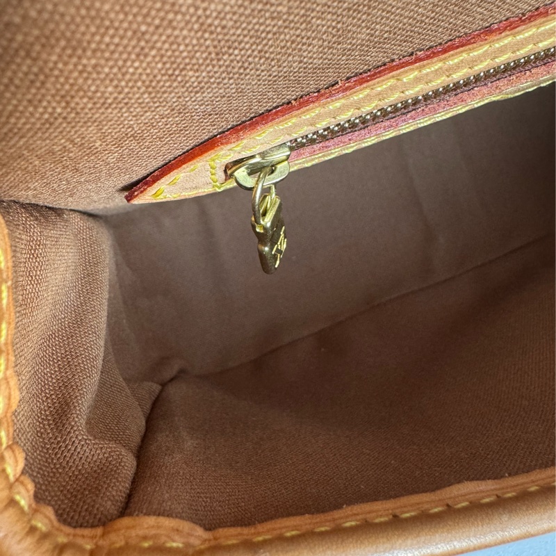 LV花紋法棍包-27