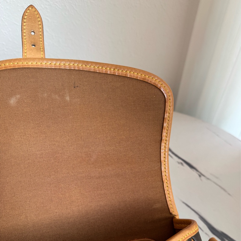 LV花紋法棍包-33