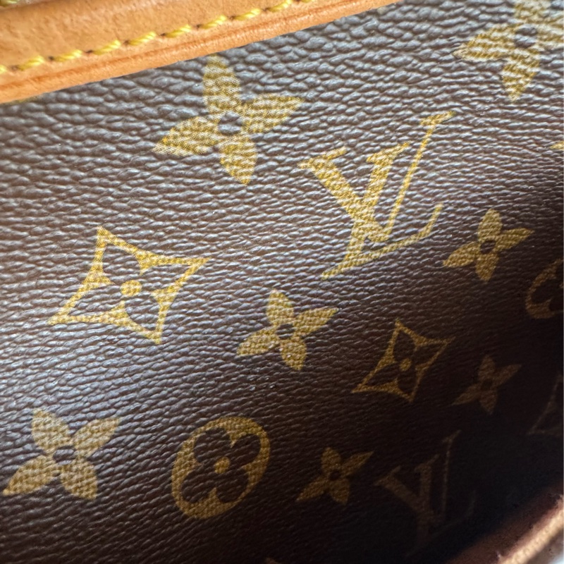 LV花紋法棍包-36