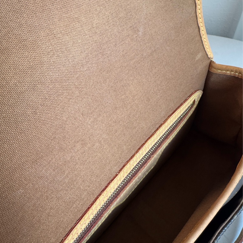 LV花紋法棍包-37