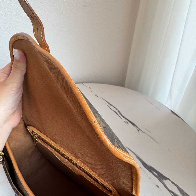 LV花紋法棍包-39