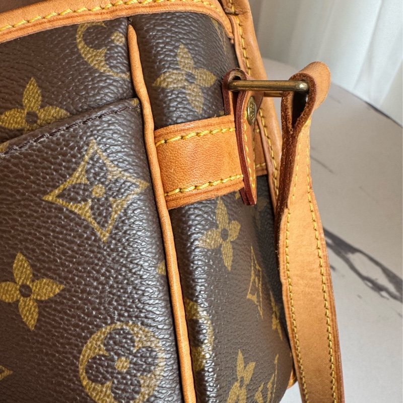 LV花紋法棍包-42