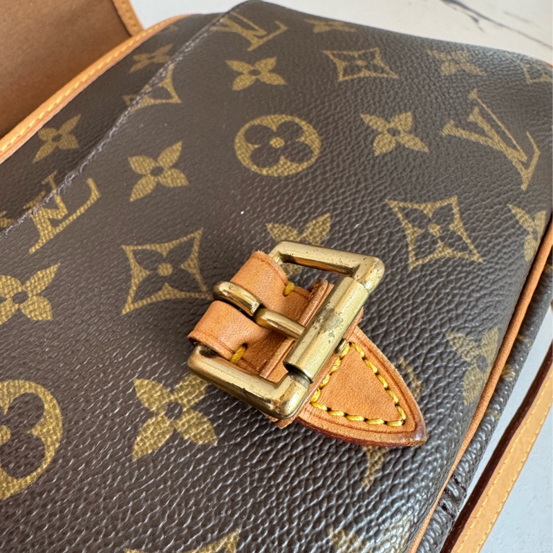 LV花紋法棍包-44