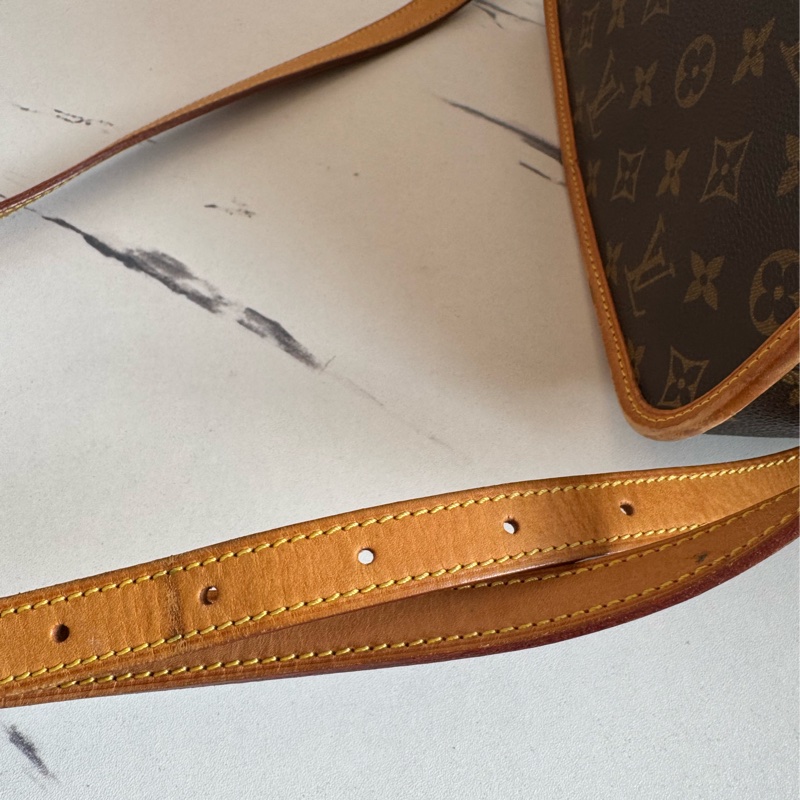 LV花紋法棍包-48