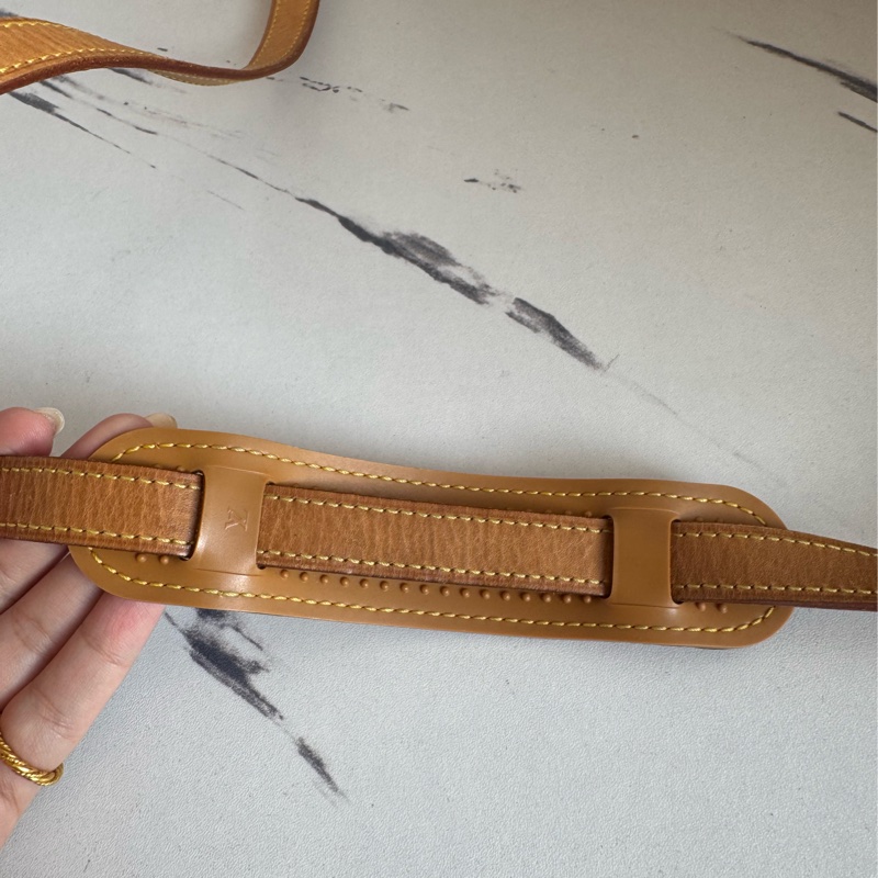 LV花紋法棍包-53