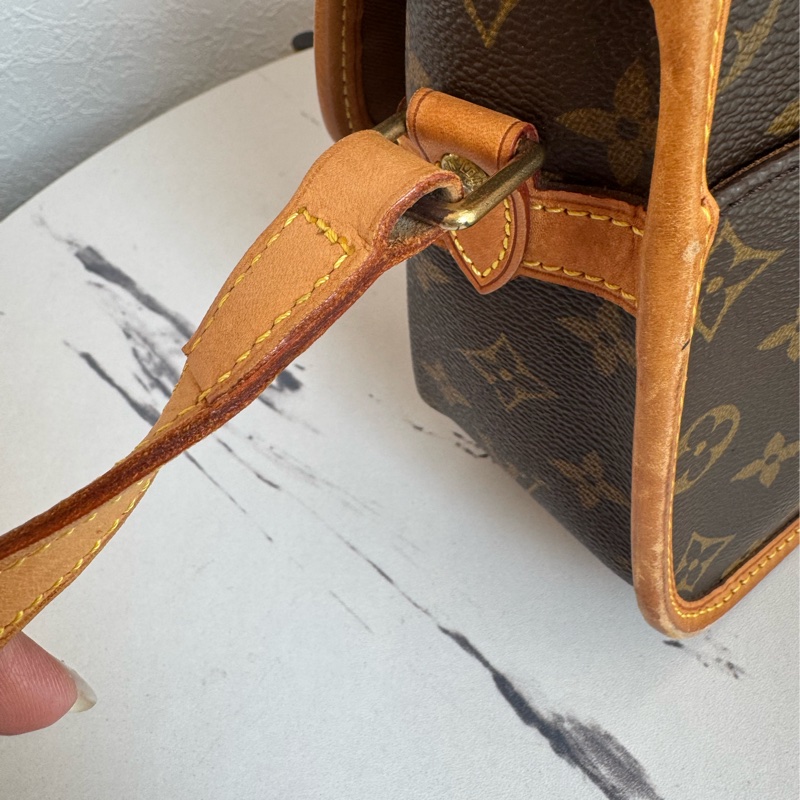 LV花紋法棍包-58