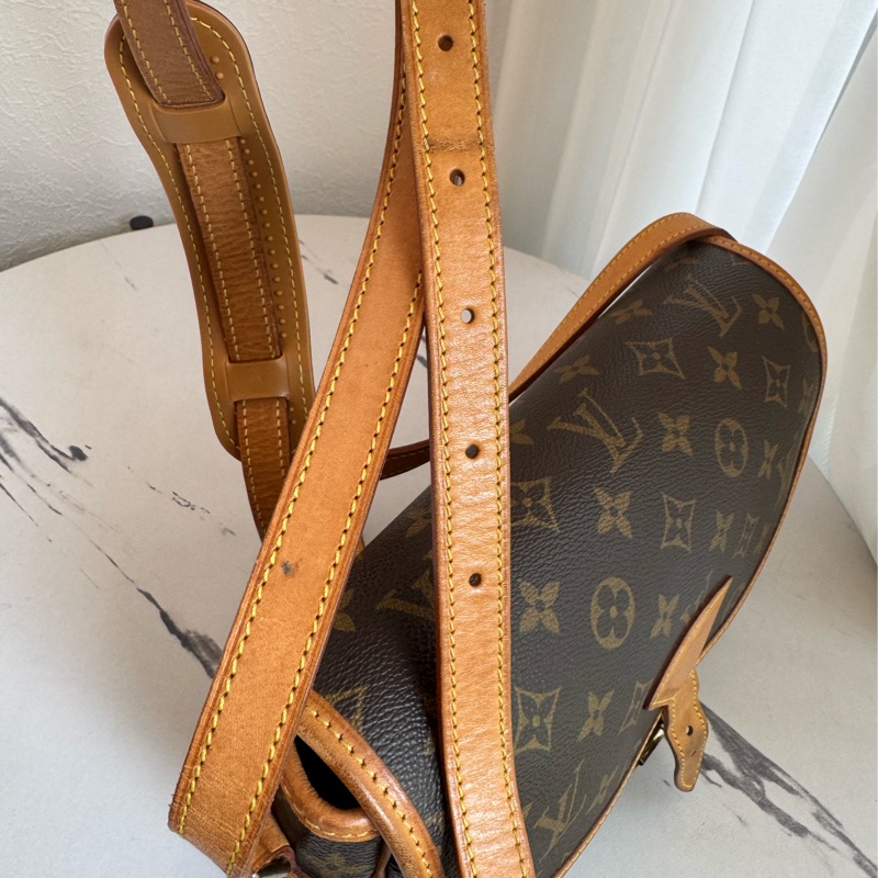 LV花紋法棍包-64