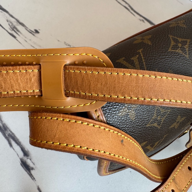 LV花紋法棍包-65