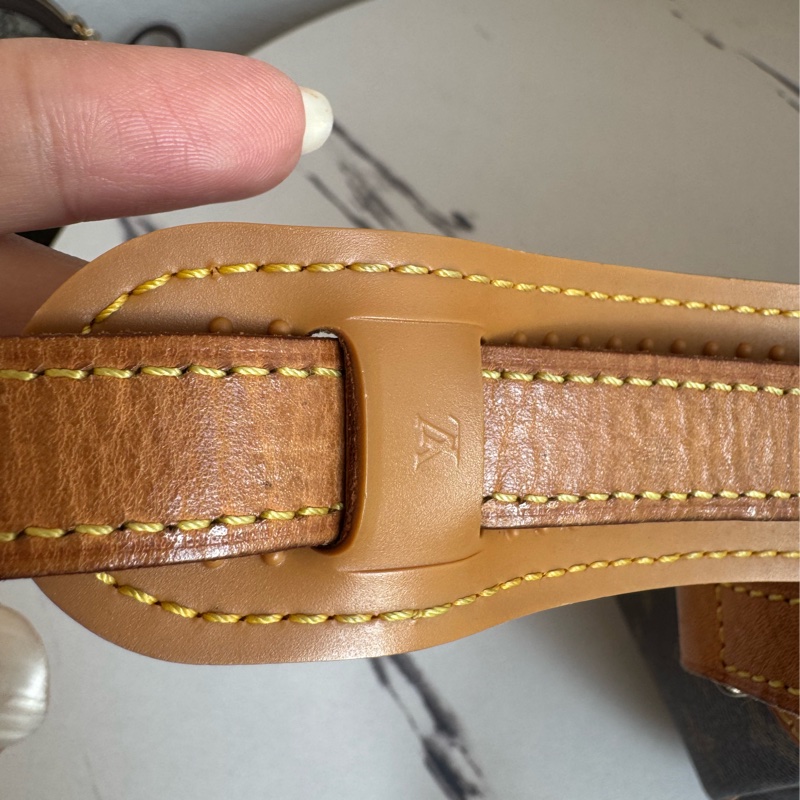 LV花紋法棍包-66