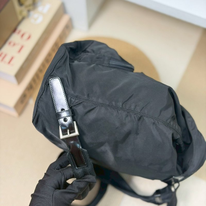 🏷Prada．降落傘尼龍單口後背包-3