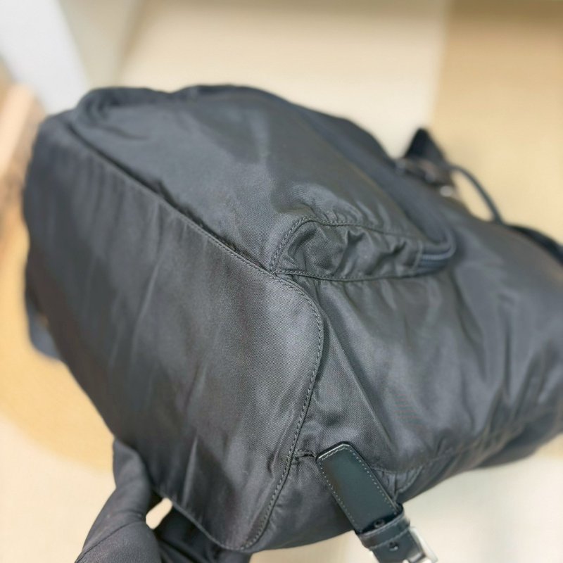 🏷Prada．降落傘尼龍單口後背包-5