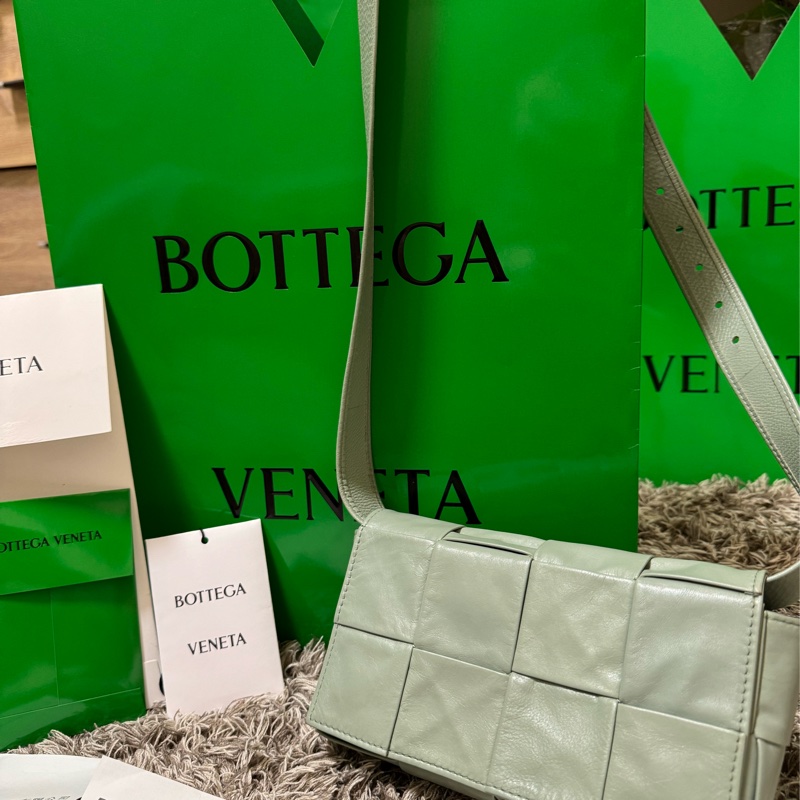 超美 9成新 Bottega Veneta Cassette 8格包-1