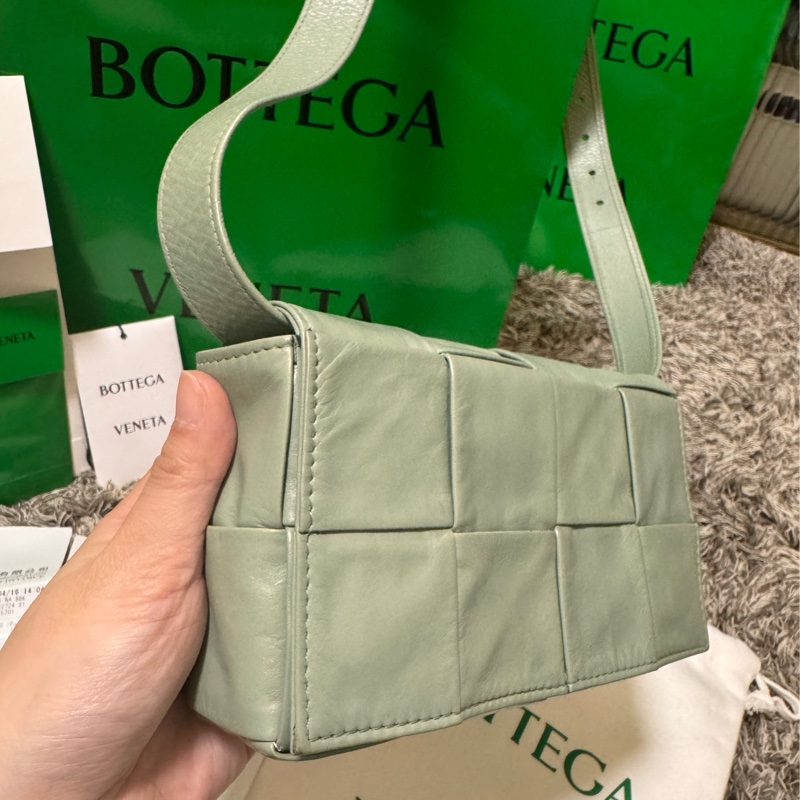 超美 9成新 Bottega Veneta Cassette 8格包-3