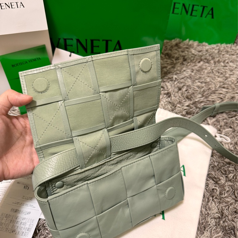 超美 9成新 Bottega Veneta Cassette 8格包-5