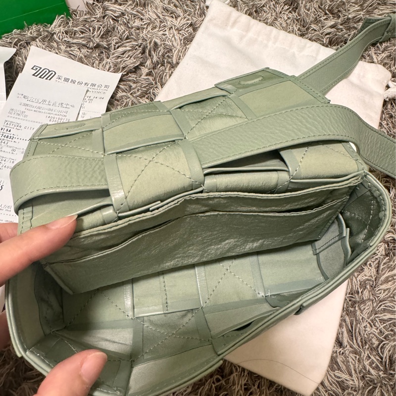 超美 9成新 Bottega Veneta Cassette 8格包-6