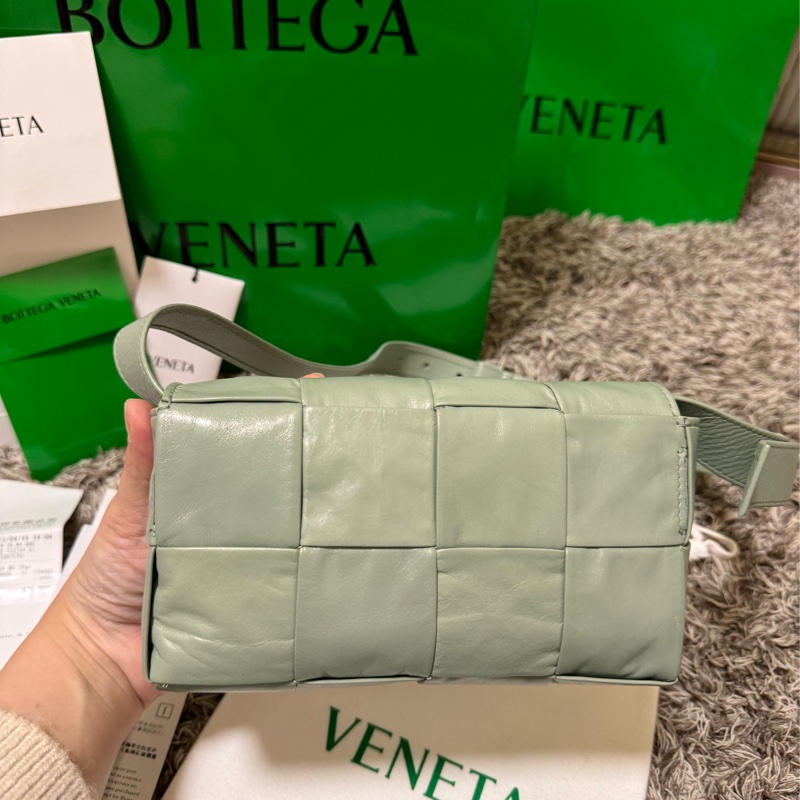 超美 9成新 Bottega Veneta Cassette 8格包-10