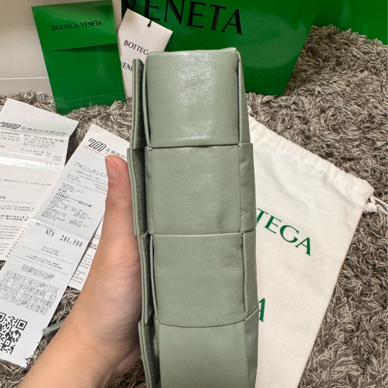 超美 9成新 Bottega Veneta Cassette 8格包-14