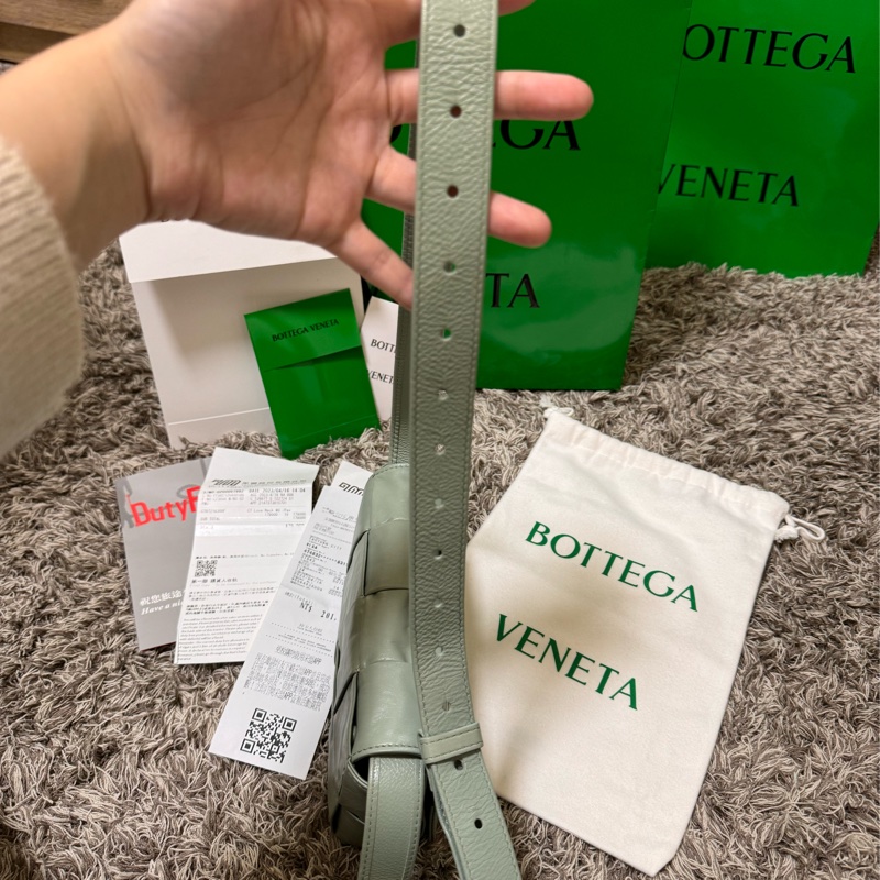 超美 9成新 Bottega Veneta Cassette 8格包-20