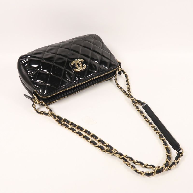 CHANEL 漆皮皮革Chain Shoulder金扣鏈帶肩背袋-9