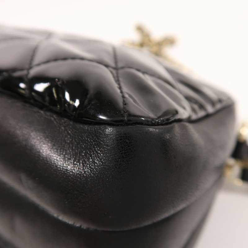 CHANEL 漆皮皮革Chain Shoulder金扣鏈帶肩背袋-12
