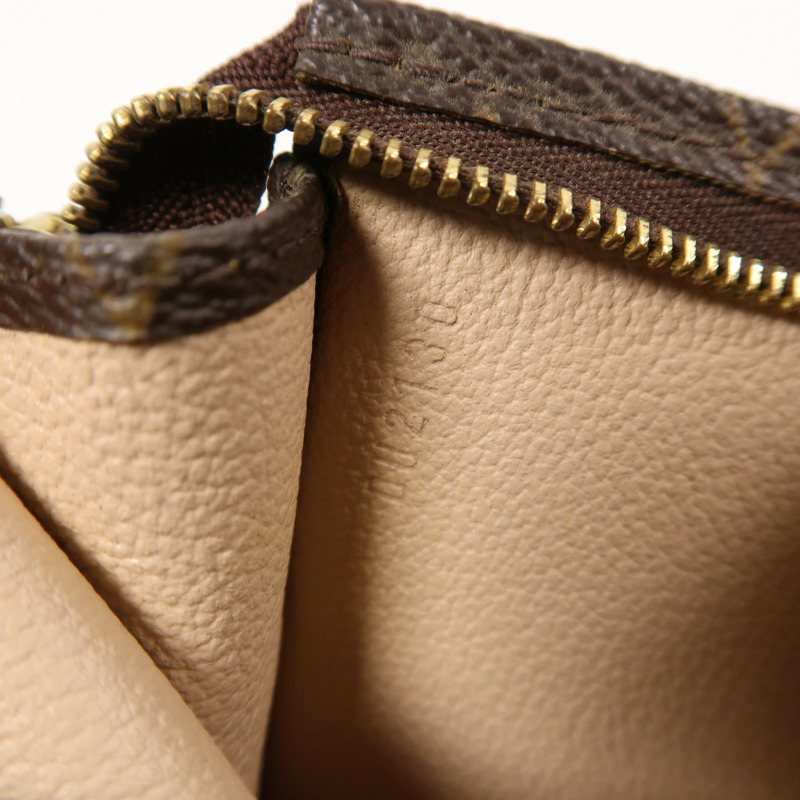 LOUIS VUITTON Monogram Toiletry Pouch金扣手拿包-6