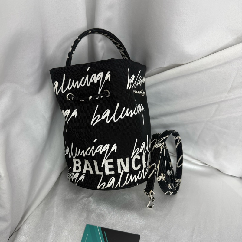 Balenciaga 巴黎世家 滿Logo 小水桶-0