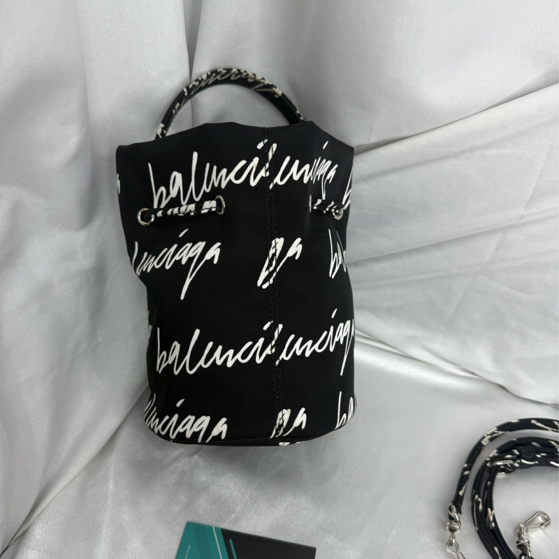 Balenciaga 巴黎世家 滿Logo 小水桶-2