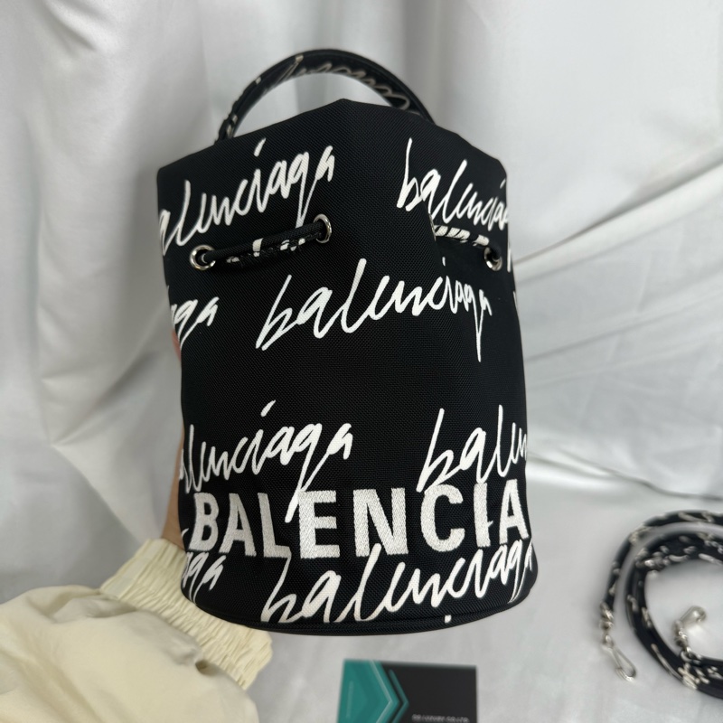Balenciaga 巴黎世家 滿Logo 小水桶-4