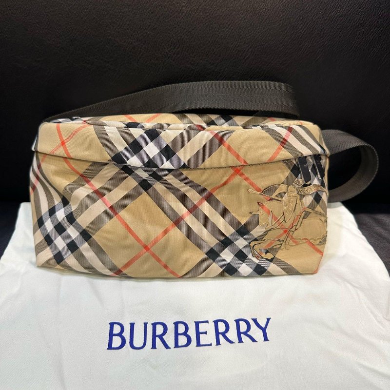 💎Han's house精品服飾💎burberry 戰馬 腰包  現貨 原價32500-0