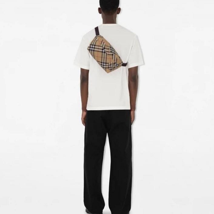 💎Han's house精品服飾💎burberry 戰馬 腰包  現貨 原價32500-4