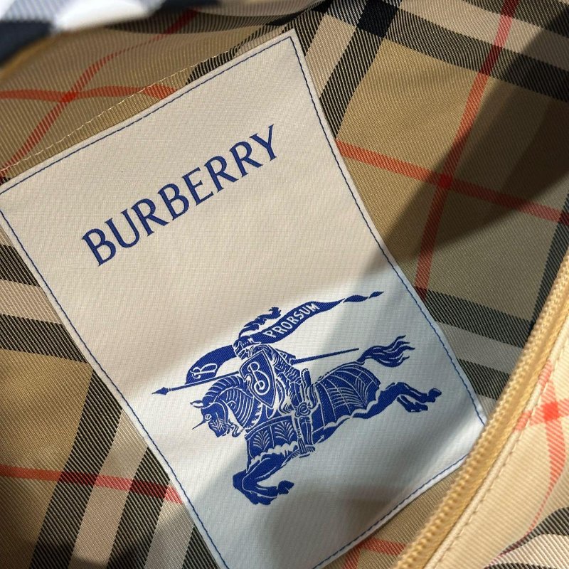 💎Han's house精品服飾💎burberry 戰馬 腰包  現貨 原價32500-5