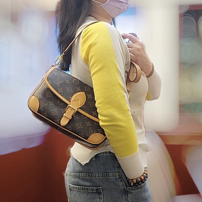 LV法棍包～Diane(桃紅)-3