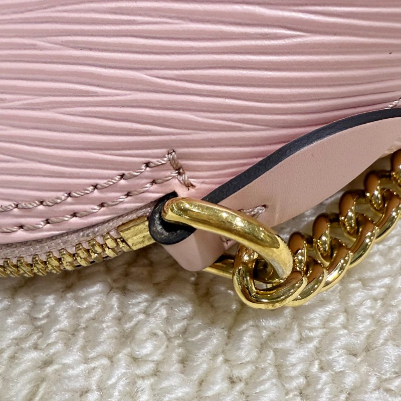 Louis Vuitton - 粉色EPI金釦ALMA BB斜背包-11