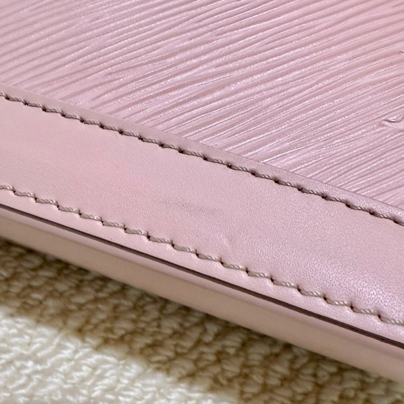 Louis Vuitton - 粉色EPI金釦ALMA BB斜背包-15