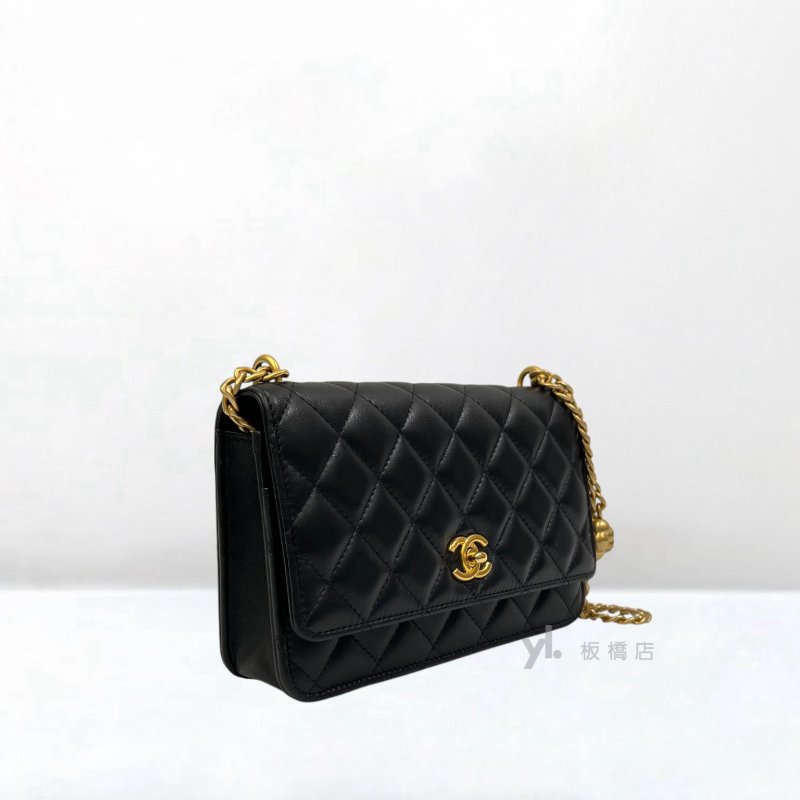 CHANEL黑羊皮金扣山茶花調節扣WOC AP3297-2