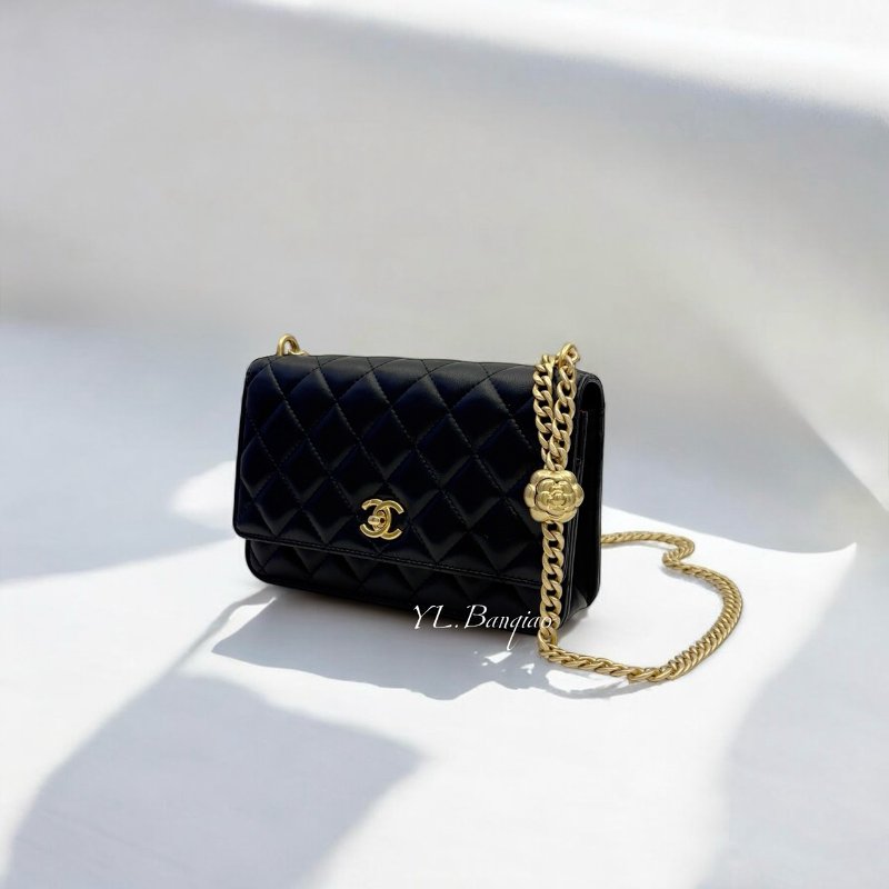 CHANEL黑羊皮金扣山茶花調節扣WOC AP3297-0